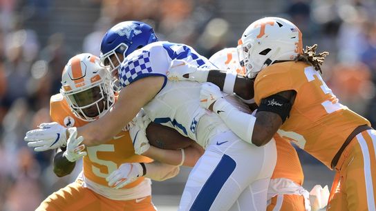 Pick-sixes spark Kentucky's rout of No. 18 Tennessee (College Football)