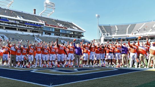 Clemson, Alabama stay 1-2 in AP poll after big wins (College Football)