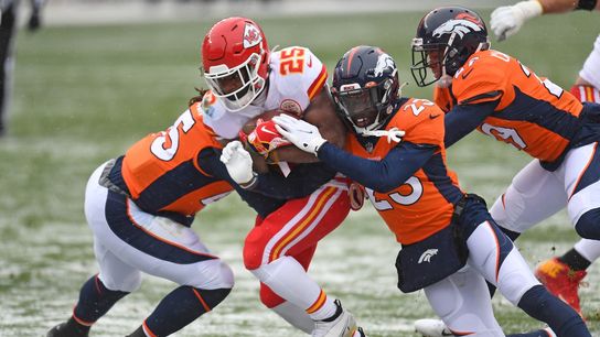 Chiefs roll to convincing win over Broncos (NFL)