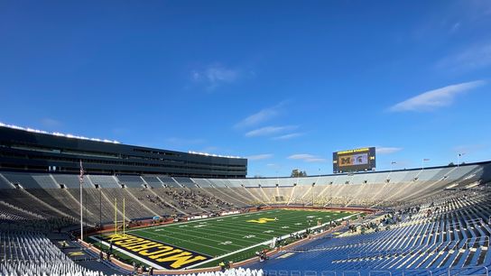 Michigan hires rushing leader Mike Hart as RB coach (College Football)