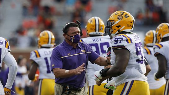 LSU returns to field vs. Arkansas after postponement (College Football)