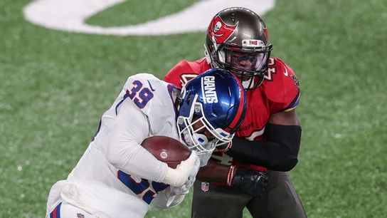 Brady throws for 2 scores as Bucs hold off Giants (NFL)