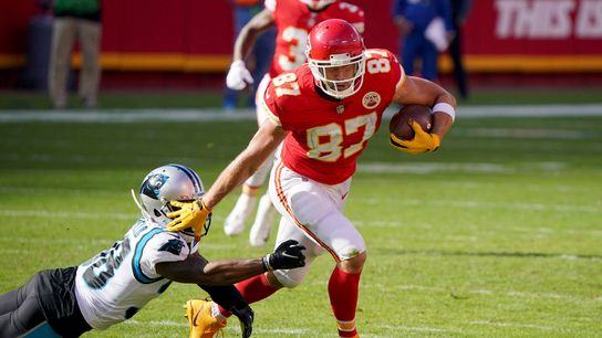 Mahomes (4 TD passes) leads Chiefs past Panthers (NFL)