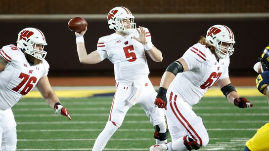 No. 10 Wisconsin, No. 19 Northwestern meet in Big Ten duel (College Football)