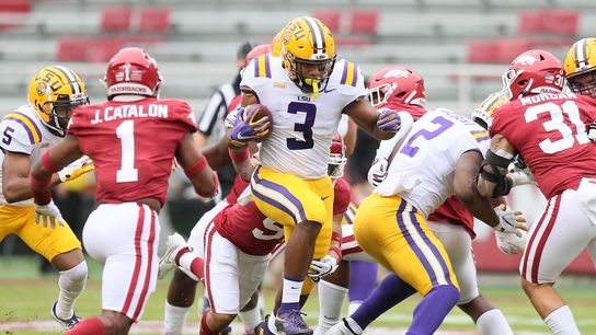 Finley helps LSU hold off Arkansas (College Football)