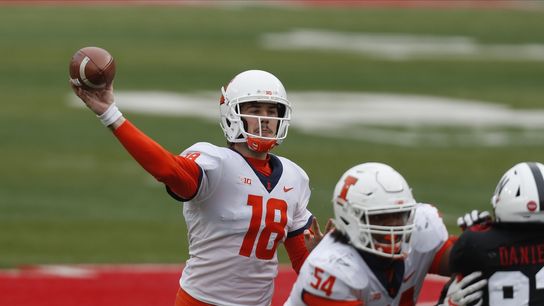 No. 19 Iowa hopes to make it seven straight over Illinois (College Football)