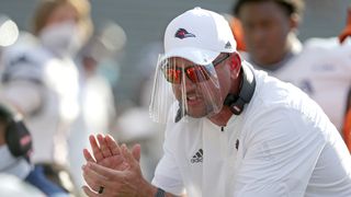UTSA coach Traylor tests positive, will miss bowl (College Football)