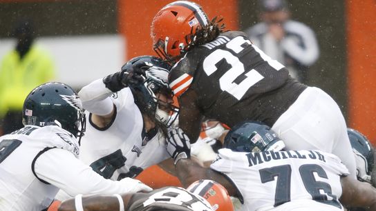 Browns smother Eagles, off to best start in 26 years (NFL)