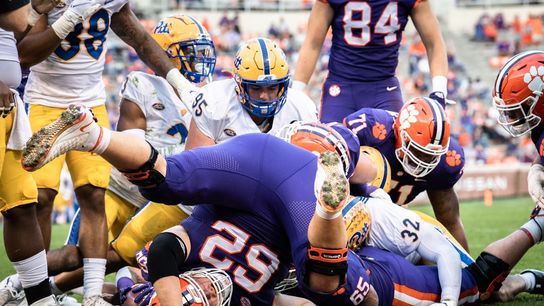 Lawrence, No. 3 Clemson pound Pitt (College Football)