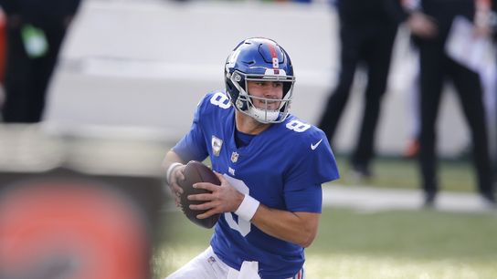 Giants QB Jones (hamstring) exits game vs. Bengals (NFL)