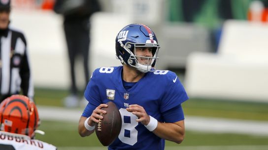 Giants QB Jones, MLB Martinez questionable vs. Cards (NFL)