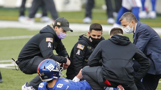 Report: 'Outside chance' Giants QB Jones plays Sunday (NFL)