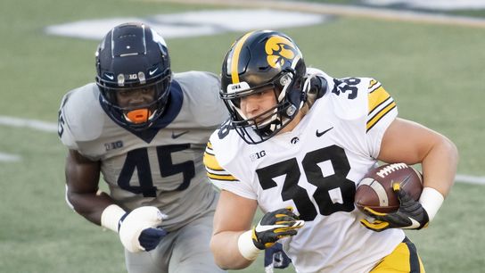 Petras powers No. 19 Iowa past Illinois (College Football)
