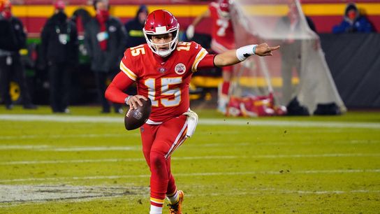 Chiefs QB Mahomes leading Pro Bowl voting with week to go (NFL)
