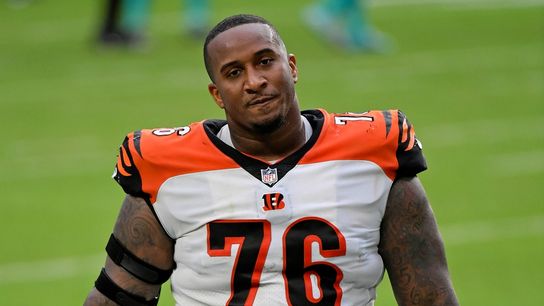Report: Bengals DT Mike Daniels (COVID-19) out Sunday (NFL)