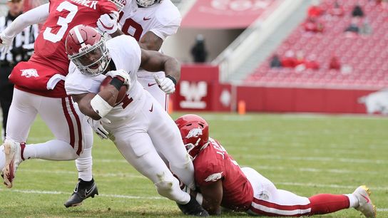 No. 1 Alabama rolls over Razorbacks, 52-3 (College Football)