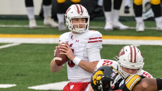 Wisconsin QB Mertz leaves game with upper-body injury (College Football)