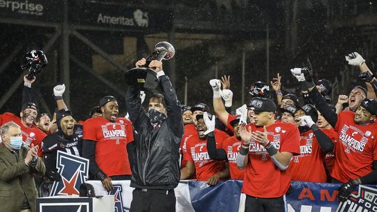 Unbeaten Cincinnati receives New Year's date with Georgia (College Football)