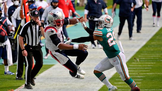 Tagovailoa scores twice to help Miami get past New England (NFL)