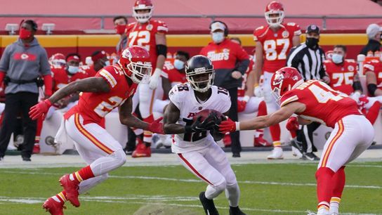 Chiefs edge Falcons to clinch No. 1 seed in AFC (NFL)