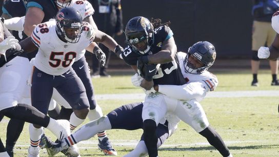 No holdout: Bears LB Roquan Smith, DE Robert Quinn report to camp (NFL)
