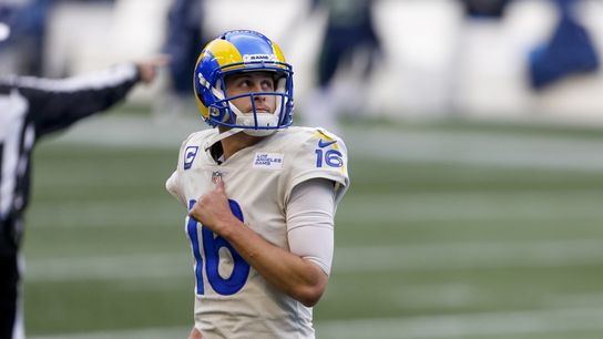 Report: Rams QB Goff has broken right thumb (NFL)