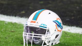 Reports: Dolphins trade No. 3 pick to 49ers, get Eagles' No. 6 pick (NFL)