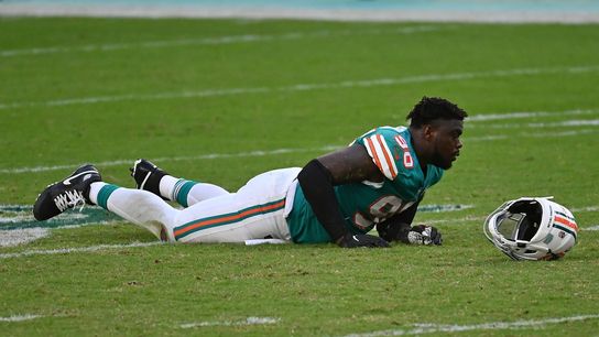 Report: Texans send LB to Dolphins for Shaq Lawson (NFL)