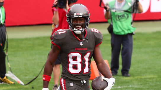 Bucs WR Antonio Brown on first Super Bowl injury report (NFL)