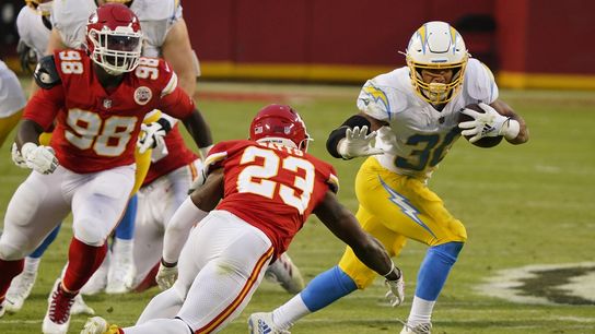 Chargers RB Ekeler departs with concussion (NFL)
