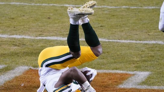 Rodgers helps Packers jolt Bears, clinch top seed in NFC (NFL)
