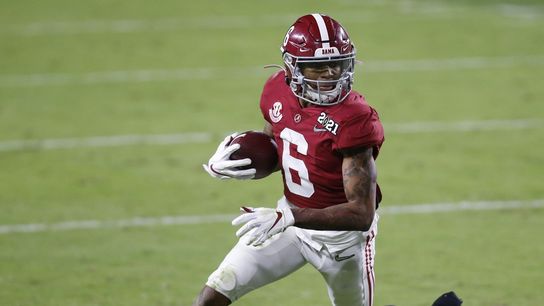 Alabama WR DeVonta Smith (hand) exits title game (College Football)