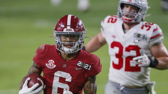 Alabama rolls to 35-17 halftime lead over Ohio State (College Football)