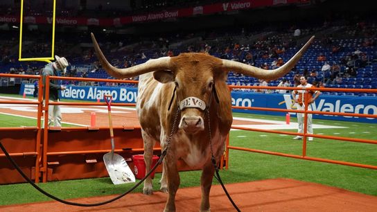 UT committee: 'Eyes of Texas' not racist; students shouldn't have to sing (College Football)