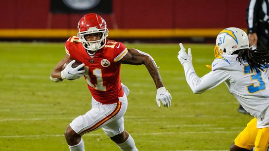 Report: Haircuts land two Chiefs on reserve/COVID-19 list (NFL)