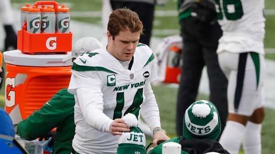 Jets GM says he will listen to calls on QB Sam Darnold (NFL)