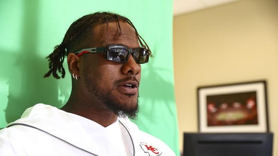 Chiefs' Frank Clark charged with felony possession of assault weapon (NFL)