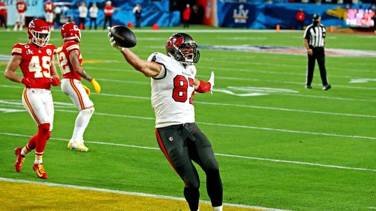 Brady’s TD pass to Gronkowski gives Bucs 7-3 lead over Chiefs (NFL)