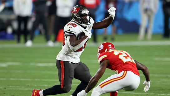 Report: Bucs bring back RB Leonard Fournette on one-year deal (NFL)