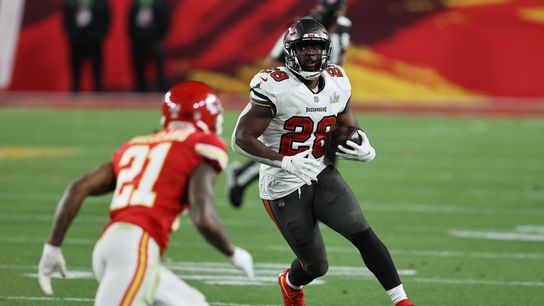 Bucs RB Leonard Fournette says he is learning, mulling vaccine (NFL)