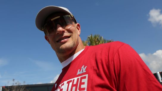 Rob Gronkowski catches ball dropped from 600 feet, sets record (NFL)