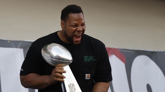Bucs announce re-signing of DT Ndamukong Suh (NFL)
