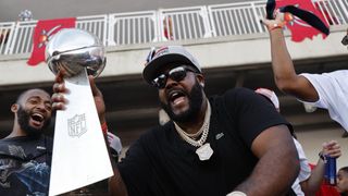 2-time Super Bowl champion OT Donovan Smith announces retirement (NFL)