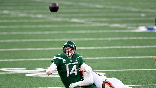 Panthers commit to QB Sam Darnold, WR DJ Moore through 2022 (NFL)