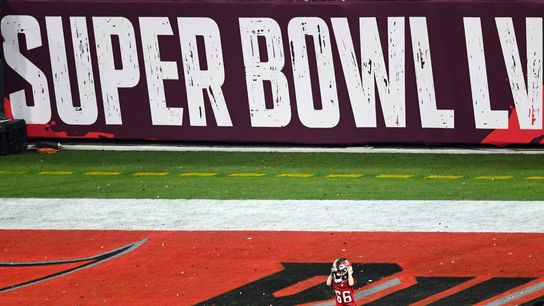 Bucs hand out removable-top Super Bowl rings (NFL)