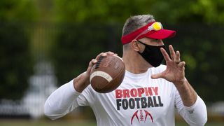 QB Elijah Warner, Kurt's son, commits to Temple (College Football)