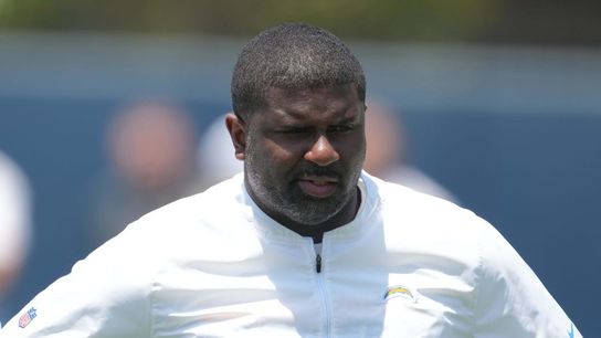 Chargers promote Derrick Ansley to DC (NFL)
