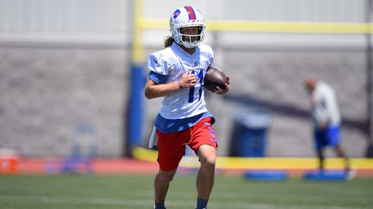 Bills WR Cole Beasley, DE Jerry Hughes debate vaccinations (NFL)