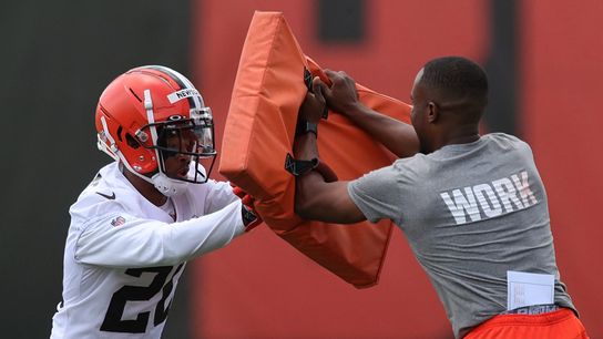 Browns sign first-round pick Greg Newsome II (NFL)