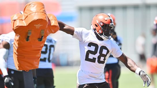Browns place LB Jeremiah Owusu-Koramoah on COVID-19 list (NFL)